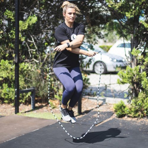 Ugrókötél gyöngyös Sveltus 274 cm